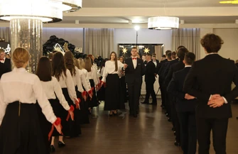 Studniówka ZSP nr 2 w Piotrkowie Trybunalskim Pioma w Arboretum w Studziankach