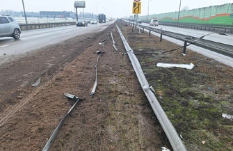 Ciężarówka uderzyła w bariery na S8. Utrudnienia w rejonie Wolborza