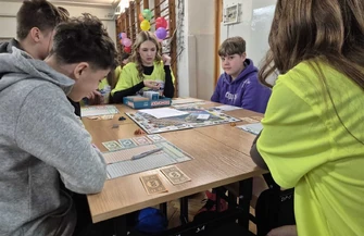 Monopoly które uczy ekonomii. III edycja turnieju w ZSP nr 5 w Piotrkowie Trybunalskim