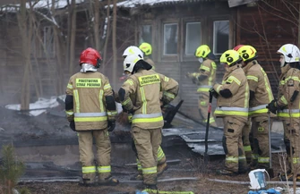 Pożar domków letniskowych w Sulejowie. Jeden się zawalił