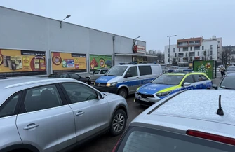 Uciekła z policyjnej kontroli w aucie miała dwoje dzieci. Około 30-letnia kobieta była pijana