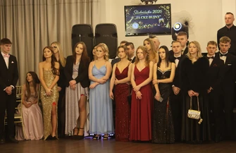 Sukienki garnitury... i mundury Studniówka Zespołu Szkół CKZ w Bujnach