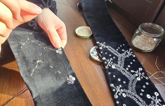 Piotrkowianka sama szyje i haftuje stroje ludowe