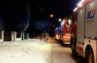 Pożar domu przy Kostromskiej. Jedna osoba zatruła się dymem