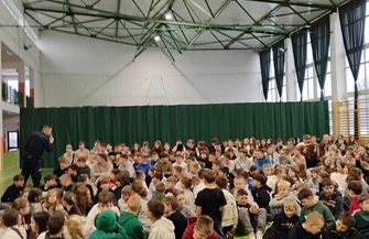 Bezpieczne ferie cyberzagrożenia i hejt. Spotkanie młodzieży z policją