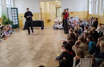 Bezpieczne ferie cyberzagrożenia i hejt. Spotkanie młodzieży z policją