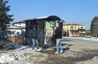 Gmina Sulejów wychodzi na przeciw niskim temperaturom. Na przystankach stanęły koksowniki