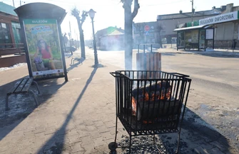 Gmina Sulejów wychodzi na przeciw niskim temperaturom. Na przystankach stanęły koksowniki