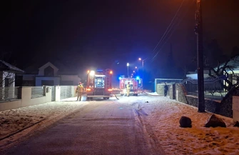 Pożar przy ul. Bursztynowej w Piotrkowie Trybunalskim. Spłonęła elewacja i część dachu