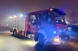 Groźny pożar hurtowni motoryzacyjnej. Spłonęła część dachu straty będą ogromne