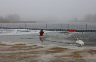 Strażacy ćwiczyli ratownictwo lodowe na Bugaju. To jedne z najtrudniejszych akcji
