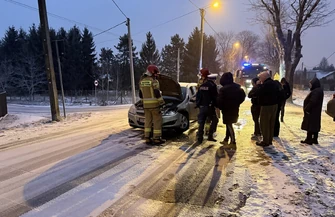 Niebezpiecznie na skrzyżowaniu Słowackiego i Zawodzie. Zderzyły się dwa samochody