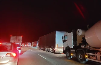 Pijany kierowca przebił bariery na A1 i zjechał na przeciwległy pas. Groźne zdarzenie pod Piotrkowem