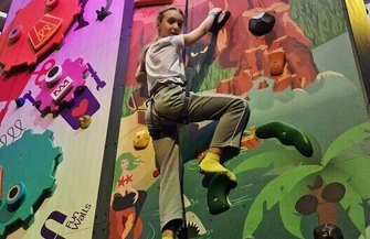 Ferie zimowe z Gminnym Centrum Kultury i Gminną Biblioteką Publiczną w Czarnocinie zajęcia edukacyjne kreatywne i wyjazdowe