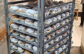 Tłusty Czwartek w Piotrkowie. Ekipa Radia Strefa.Fm osłodziła dzień mieszkańcom