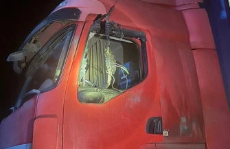 Zderzenie ciężarówek na DK74. Jeden z kierowców ranny drugi odjechał z miejsca zdarzenia