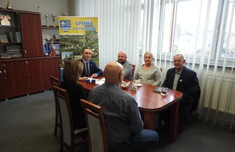 Powstanie nowa świetlica wiejska w Ostrowie. Gmina podpisała umowę na realizację inwestycji