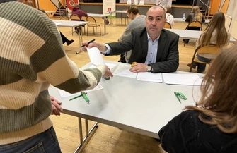 Dyktando o Pióro Wójta w Moszczenicy. Ortograficzne zmagania młodszych i starszych