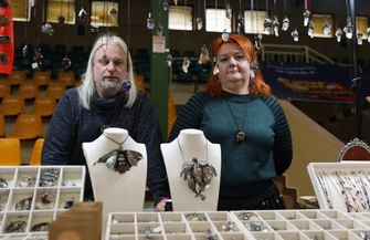 Ręcznie robiona biżuteria rękodzieło minerały i... wróżki. Niezwykła giełda w hali Relax