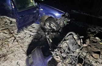 Auto uderzyło w przepust w Straszowie. Kierowca w ciężkim stanie trafił do szpitala