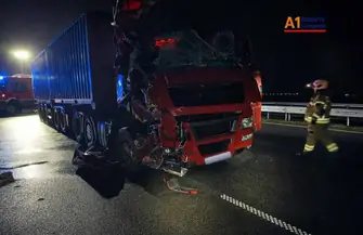 TIR nie wyhamował i uderzył w strażaków. Znów groźnie na A1