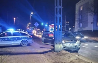 Kierujący z prawie 3 promilami spowodował kolizję i uderzył w słup