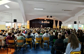 Profilaktyka hejtu i przemocy rówieśniczej. Spotkanie policjantów z uczniami