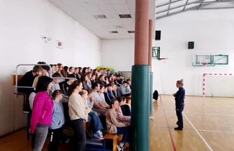 Profilaktyka hejtu i przemocy rówieśniczej. Spotkanie policjantów z uczniami