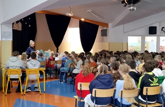 Profilaktyka hejtu i przemocy rówieśniczej. Spotkanie policjantów z uczniami