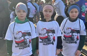 Uczniowie z Łęk Szlacheckich pobiegli w hołdzie Żołnierzom Wyklętym