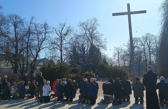 Ulicami Piotrkowa przeszedł Męski Różaniec. Wydarzenie odbyło się Po raz 84.