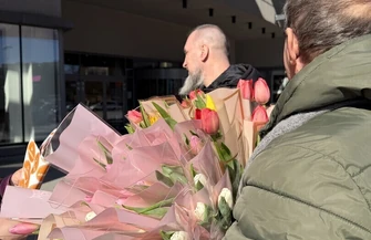 Kwiaty i życzenia od Radia Strefa FM. Dzień Kobiet w centrum Piotrkowa