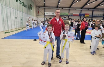 Grad medali dla piotrkowskich karateków