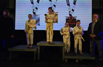 Grad medali dla piotrkowskich karateków