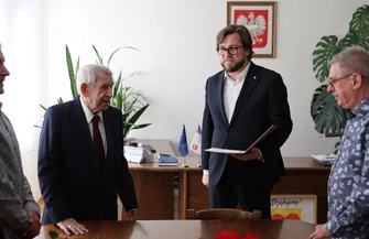 Zielona herbata ruch i pozytywne nastawienie tak Mieczysław Rogalski świętuje 100 lat