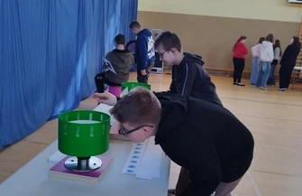 Naukobus Centrum Nauki Kopernik w Szkole Podstawowej w Łękach Szlacheckich