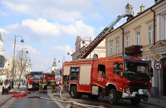 Pożar poddasza w kamienicy przy ulicy Słowackiego w centrum Piotrkowa