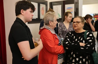 Młodzi artyści w akcji. Wernisaż wystawy Barwy Piękna