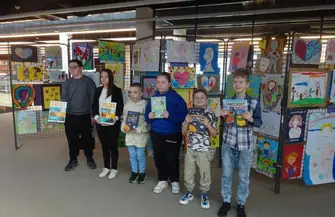 Uczniowie z Gorzkowic na uroczystym finale konkursu plastycznego Piękno jest w nas