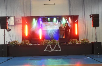 Gminny Dzień Kobiet w Aleksandrowie muzyka taniec i wspólne świętowanie