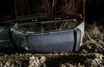 Dachowanie BMW na drodze Żarnowica Duża Golesze. Kierowca ukarany 500 złotowym mandatem