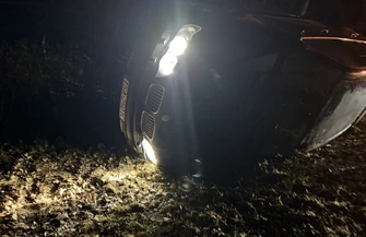 Dachowanie BMW na drodze Żarnowica Duża Golesze. Kierowca ukarany 500 złotowym mandatem