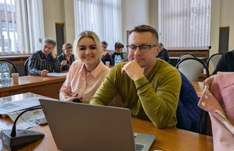 Pan wygląda jak błazen. Ostre słowa na komisji kultury zakończyły się próbą odwołania przewodniczącego