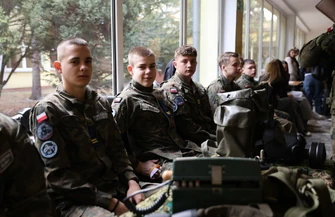 Targi Kariery i Kwalifikacji w Akademii Piotrkowskiej młodzież szuka swojej drogi