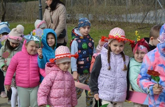 Tak przedszkolaki witały wiosnę w Piotrkowie. To już ich tradycja