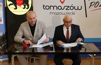 Podpisali umowę na budowę mieszkań w obecności ministra