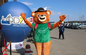 Setki mieszkańców na IV jarmarku w Hotelu Górskim. Wielkanocna atmosfera i smaki przyciągnęły tłumy rozstrzygnięto konkurs Wielkanocne Smaki Ziemi Piotrkowskiej