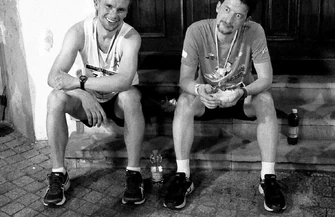 10 lat biegania. Jedna noc tysiące emocji. Jubileuszowy 10 półmaraton piotrkowski- pobiegnij z historią