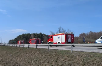 Pożar samochodu dostawczego na trasie S8. Droga zablokowana
