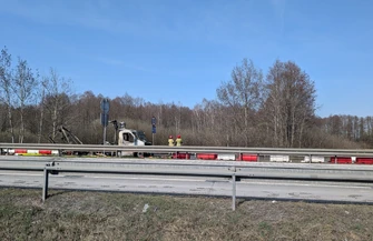 Pożar samochodu dostawczego na trasie S8. Droga zablokowana